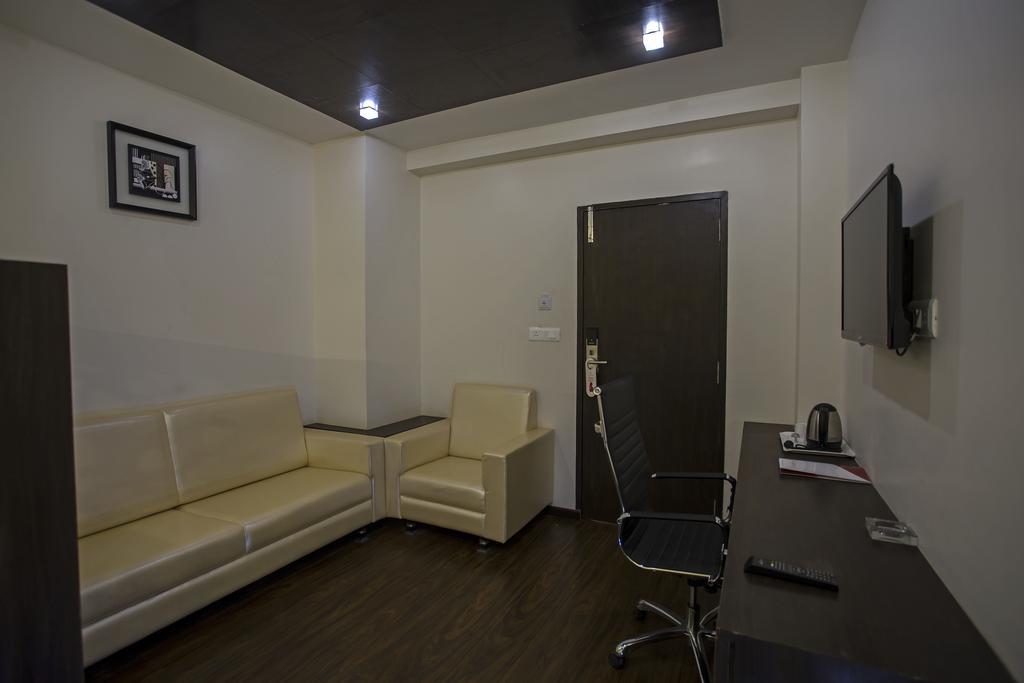 Hotel Ravi Residency à Morbi Chambre photo